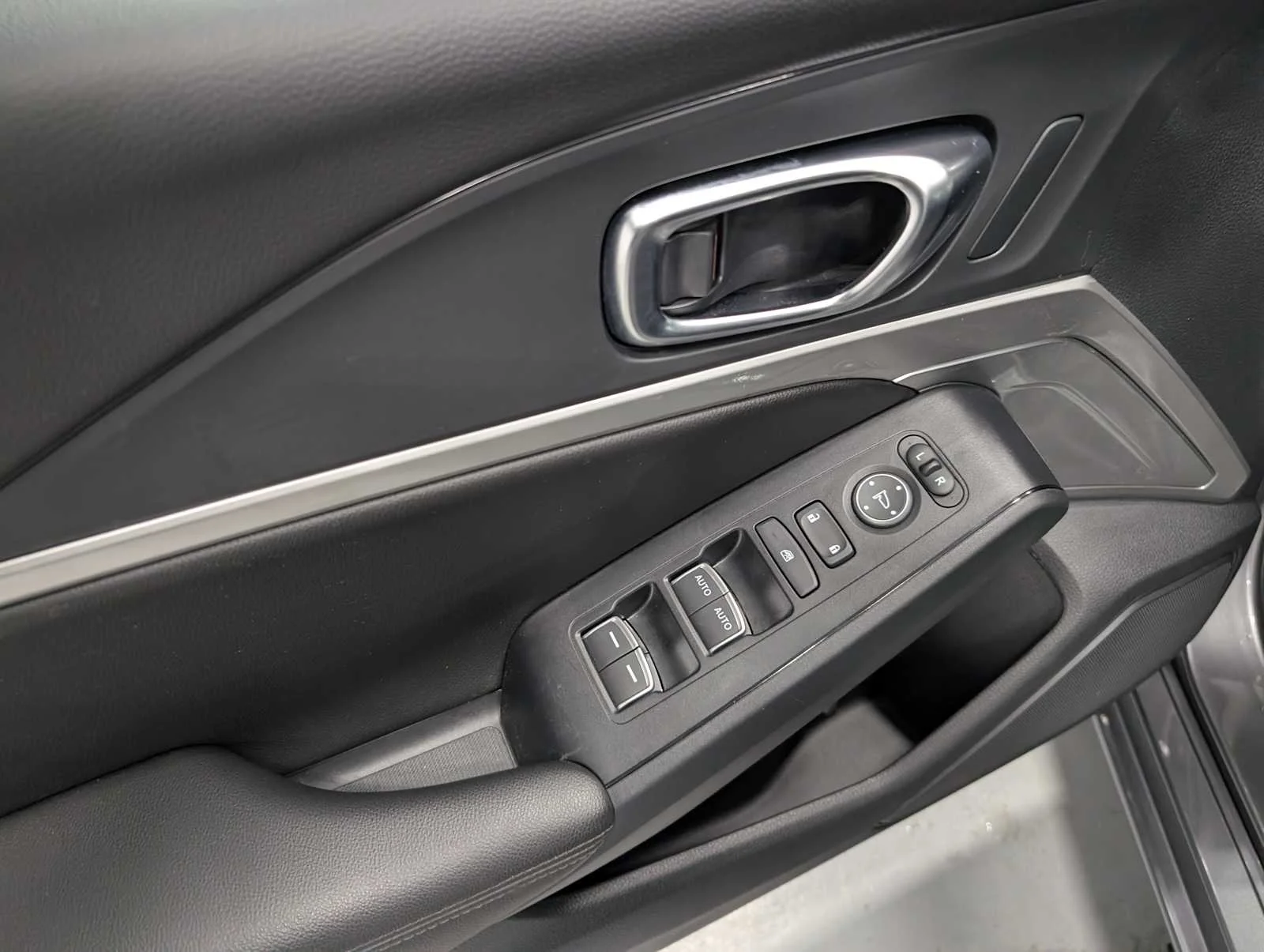 Used 2025 Liquid Carbon Metallic Acura  image 37