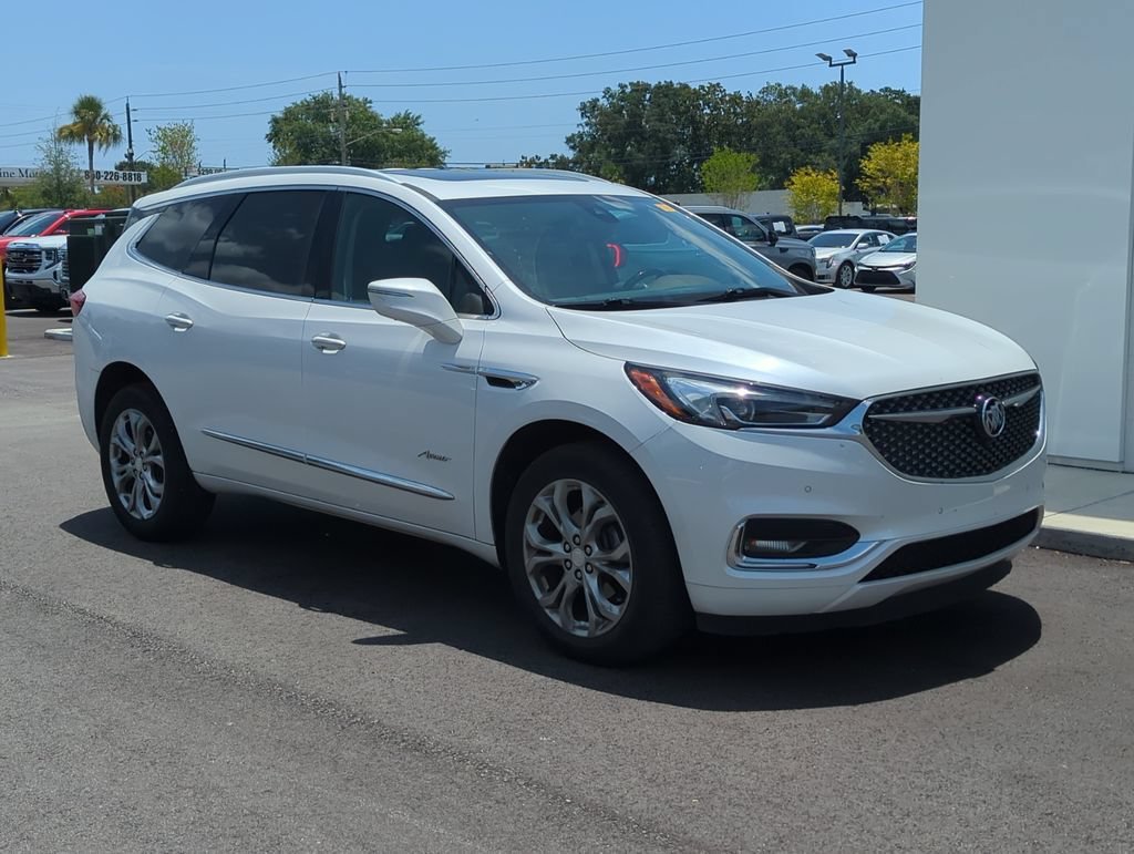 Used 2020 WHITE FROST TRICOAT Buick Avenir image 2
