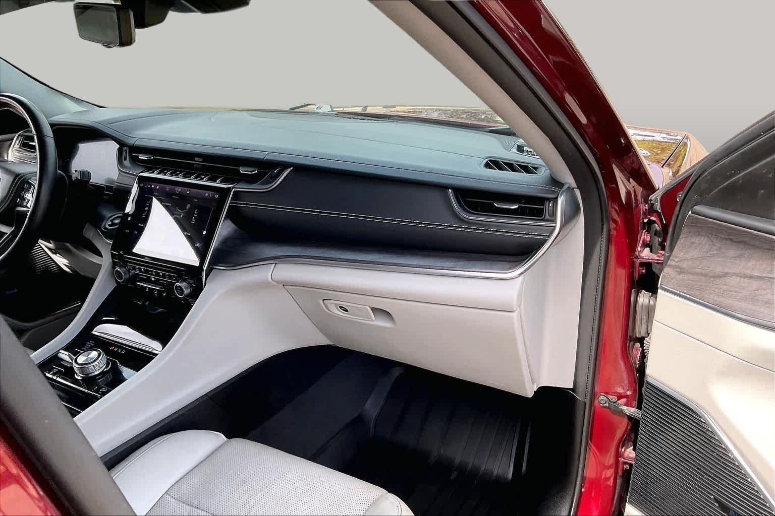 Used 2021 Velvet Red Pearlcoat Jeep Overland image 18