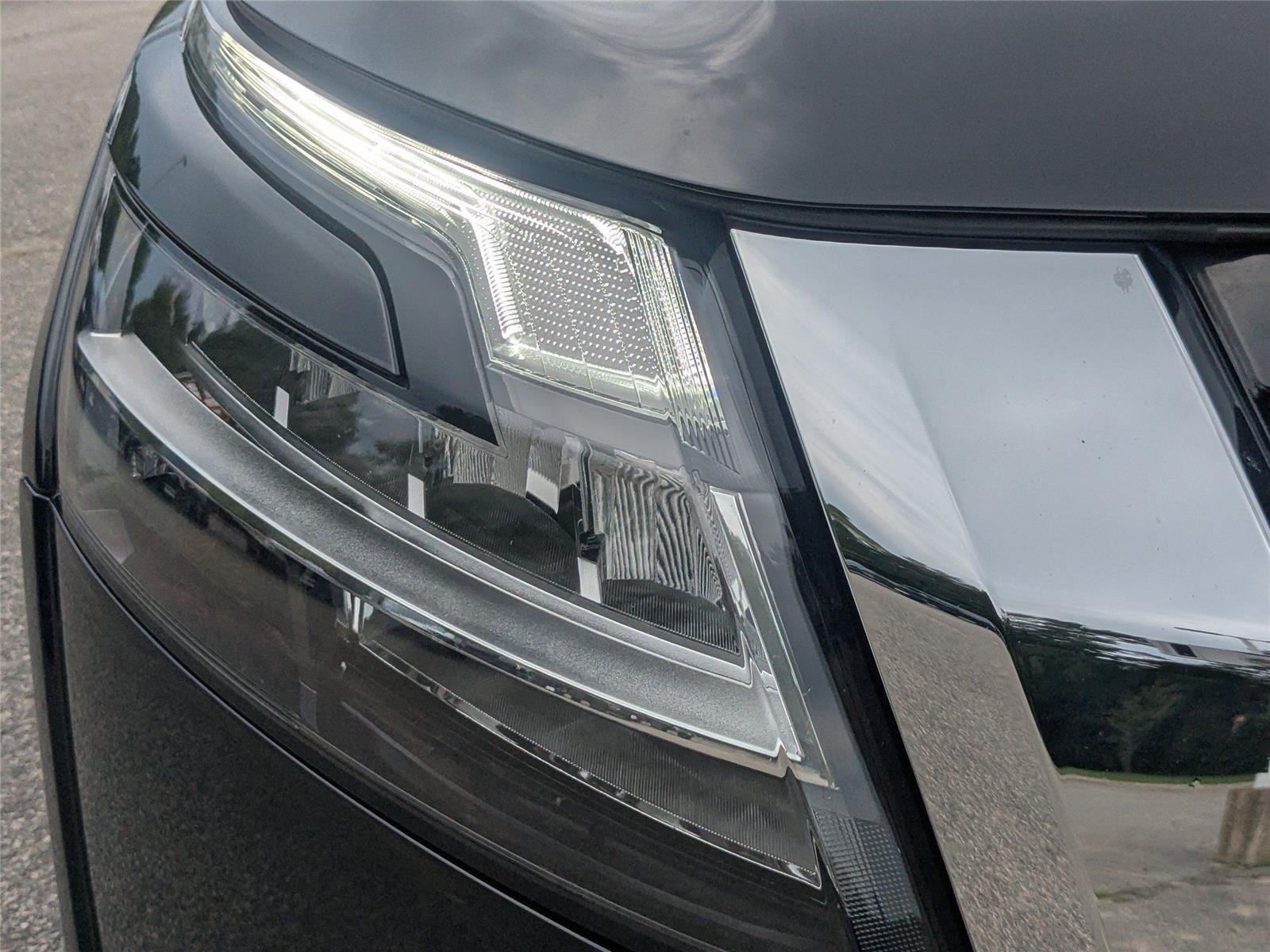Used 2024 Super Black Nissan SL image 9