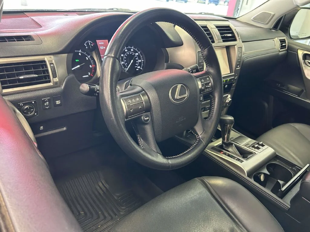 Used 2018 White Lexus 460 image 12