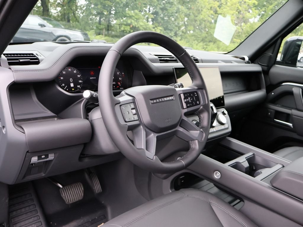 New 2026 Santorini Black LAND ROVER X-Dynamic SE image 16