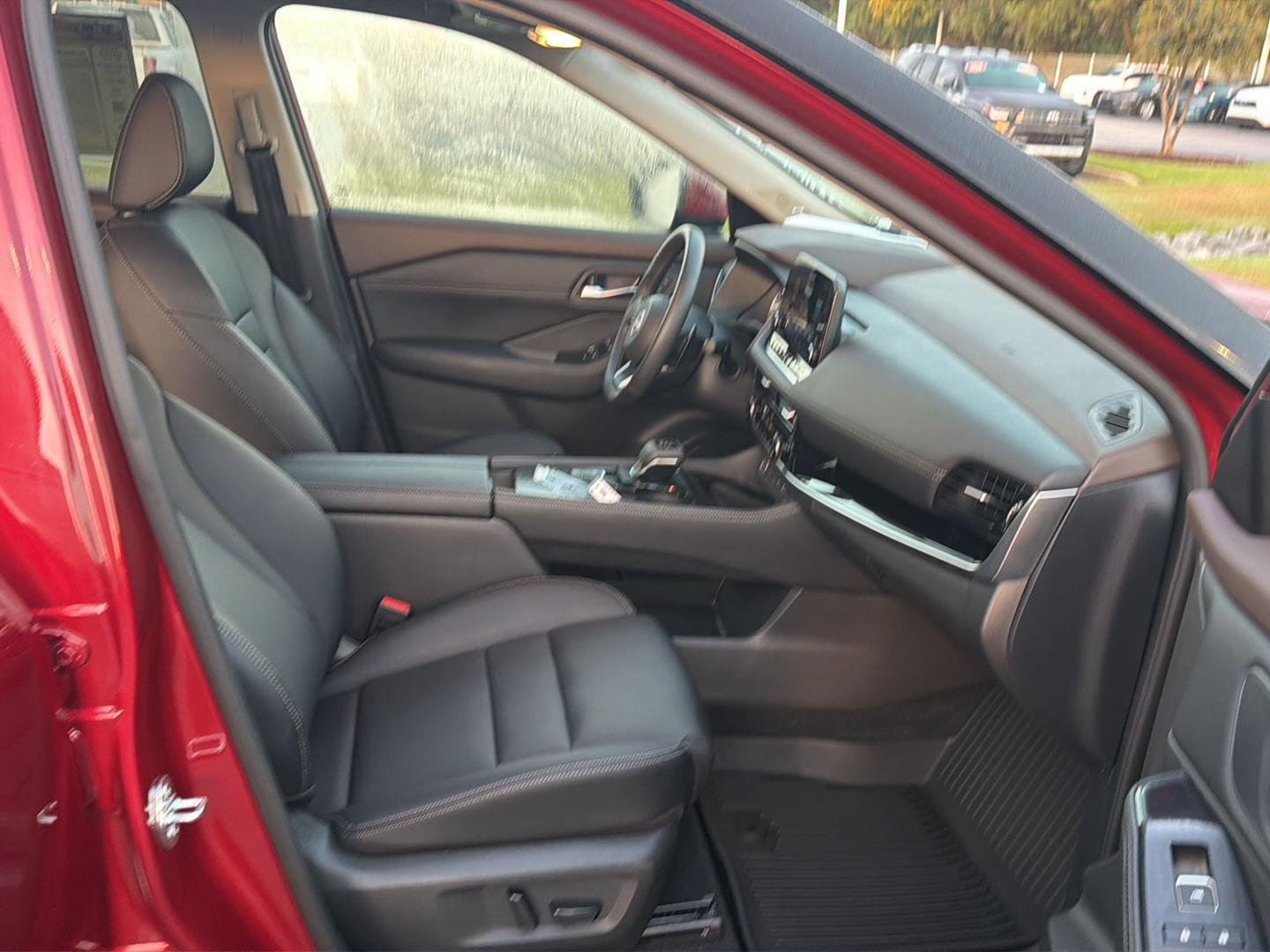 Used 2023 Scarlet Ember Tintcoat Nissan SL image 13