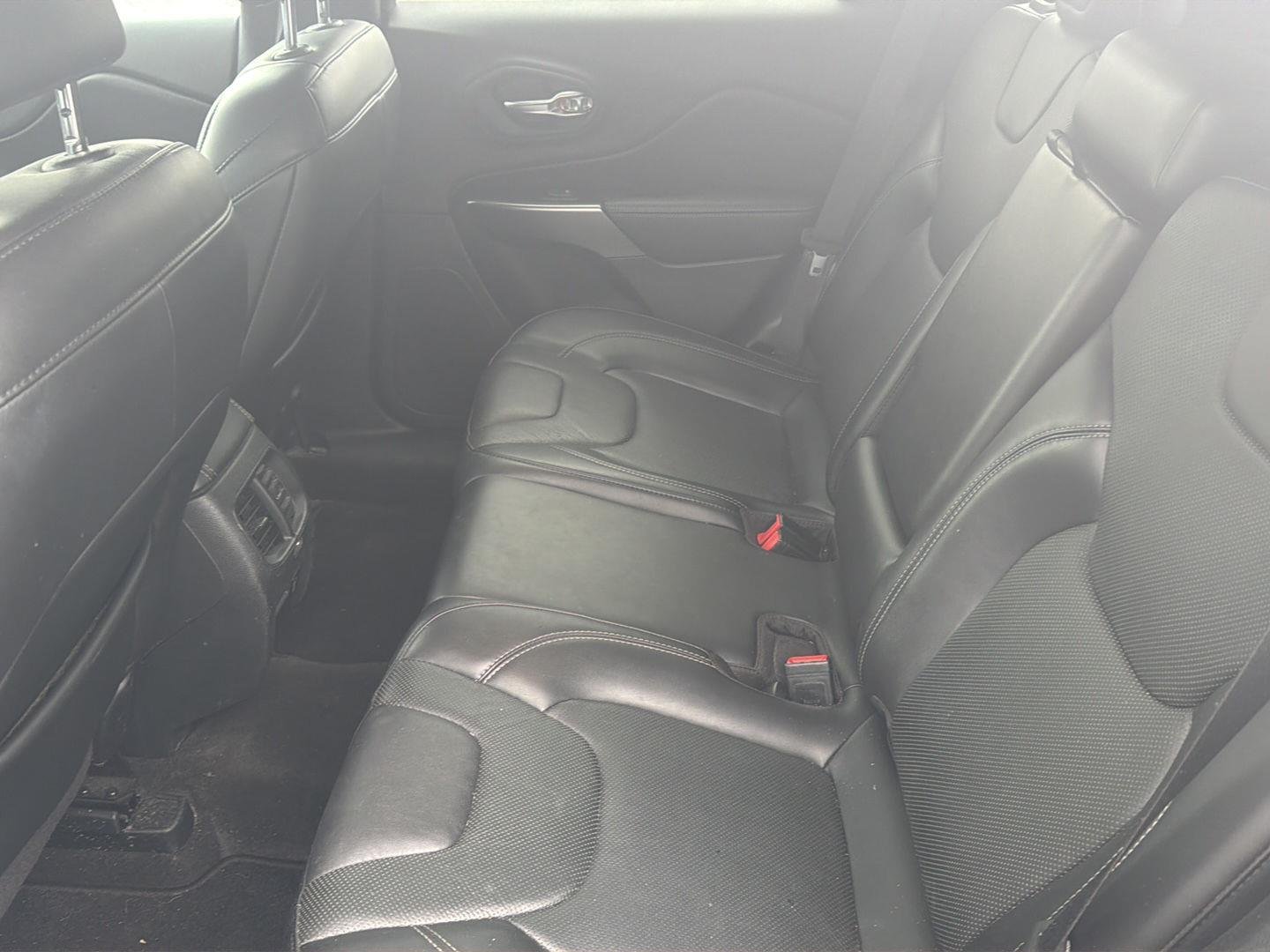 Used 2020 Diamond Black Crystal Pearlcoat Jeep Limited image 10