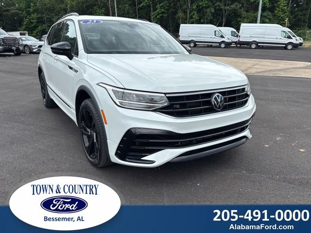 2023 Volkswagen Tiguan 2.0T SE R-Line Black's photo