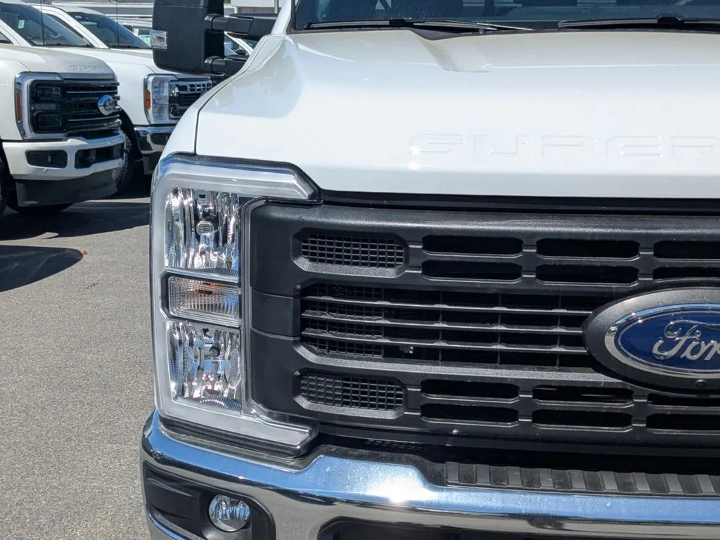 New 2026 Oxford White Ford XL image 10