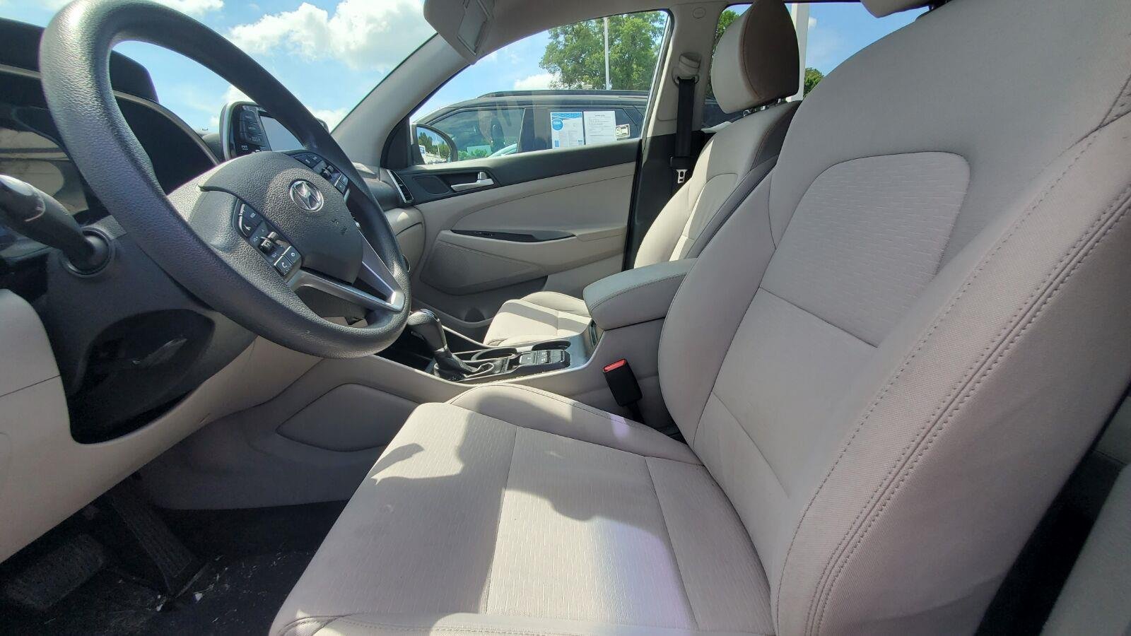 Used 2020 Stellar Silver Hyundai SE image 3
