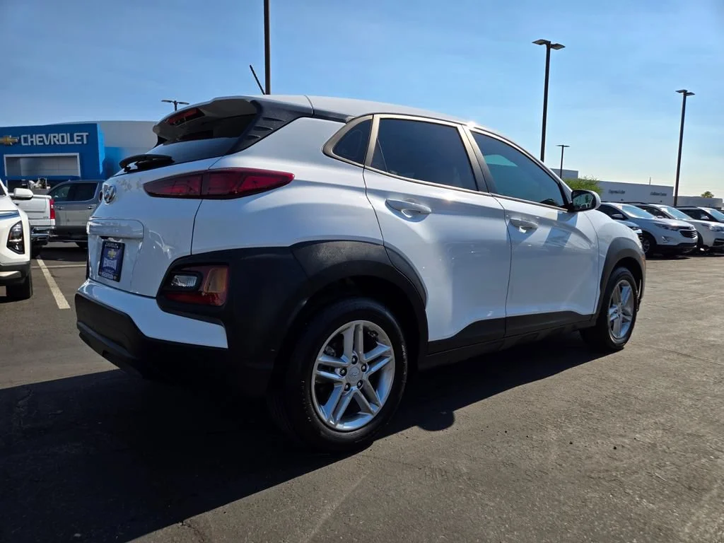 Used 2021 Lunar White Hyundai SE image 6
