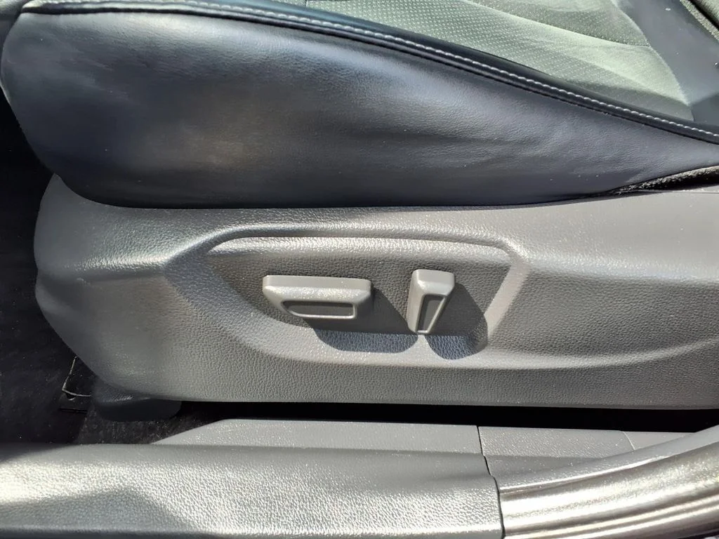 Used 2024 Black Mitsubishi  image 21