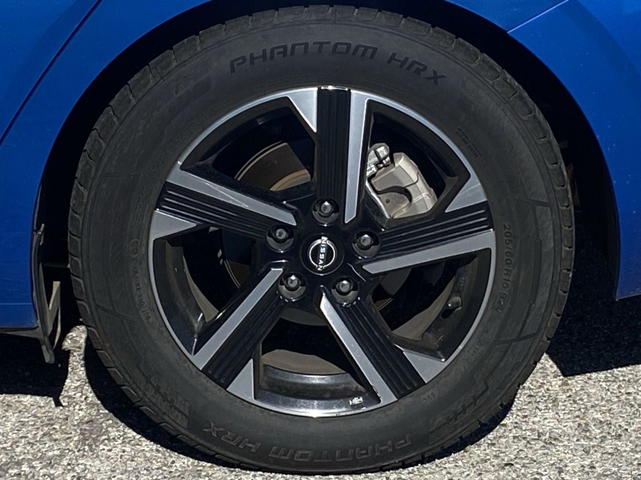 Used 2025 Electric Blue Nissan SV image 5
