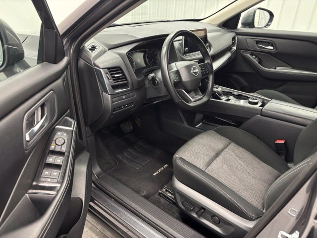 Used 2025 Gray Nissan SV image 15