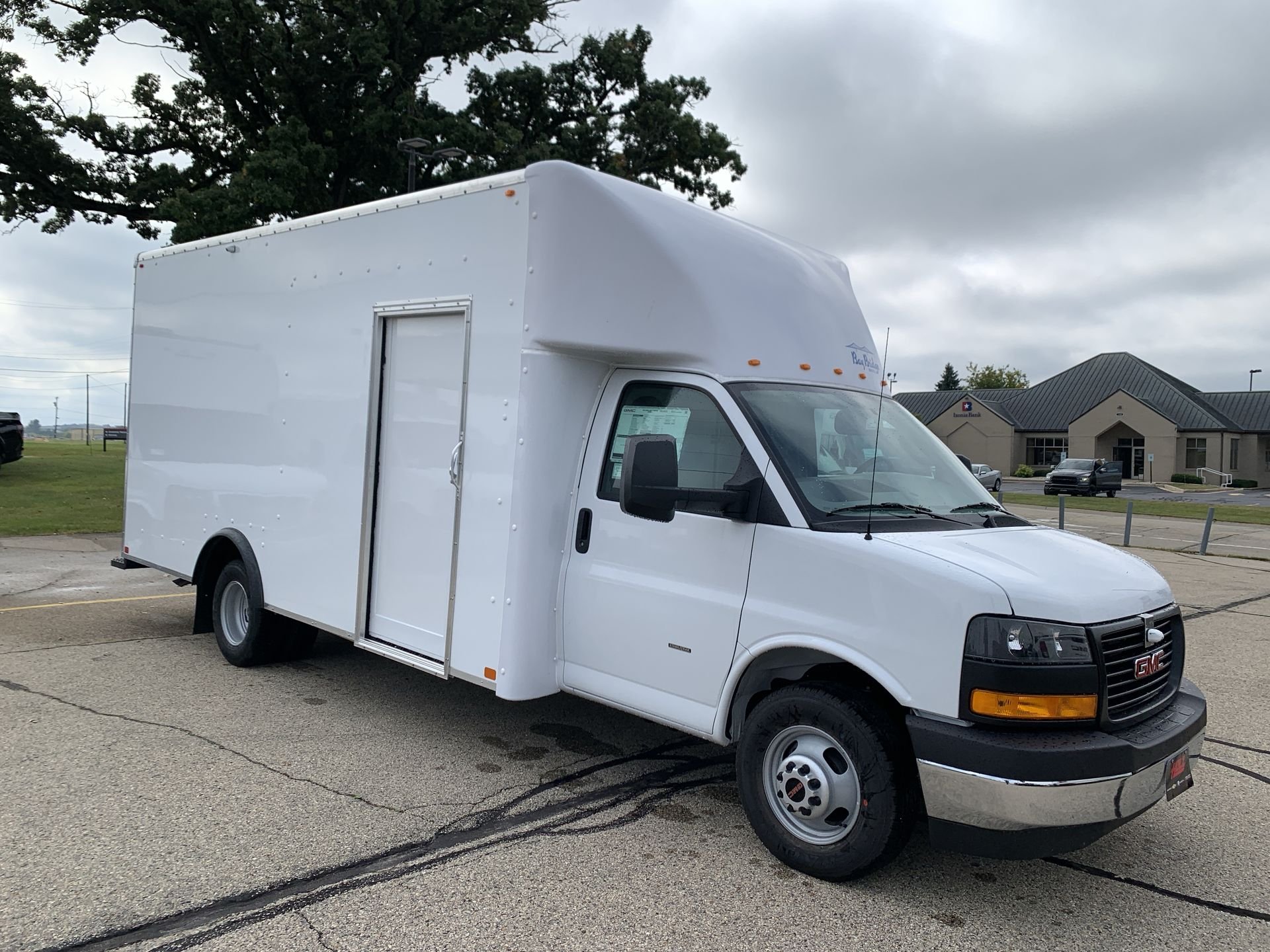 New 2025 Summit White GMC 1WT image 41