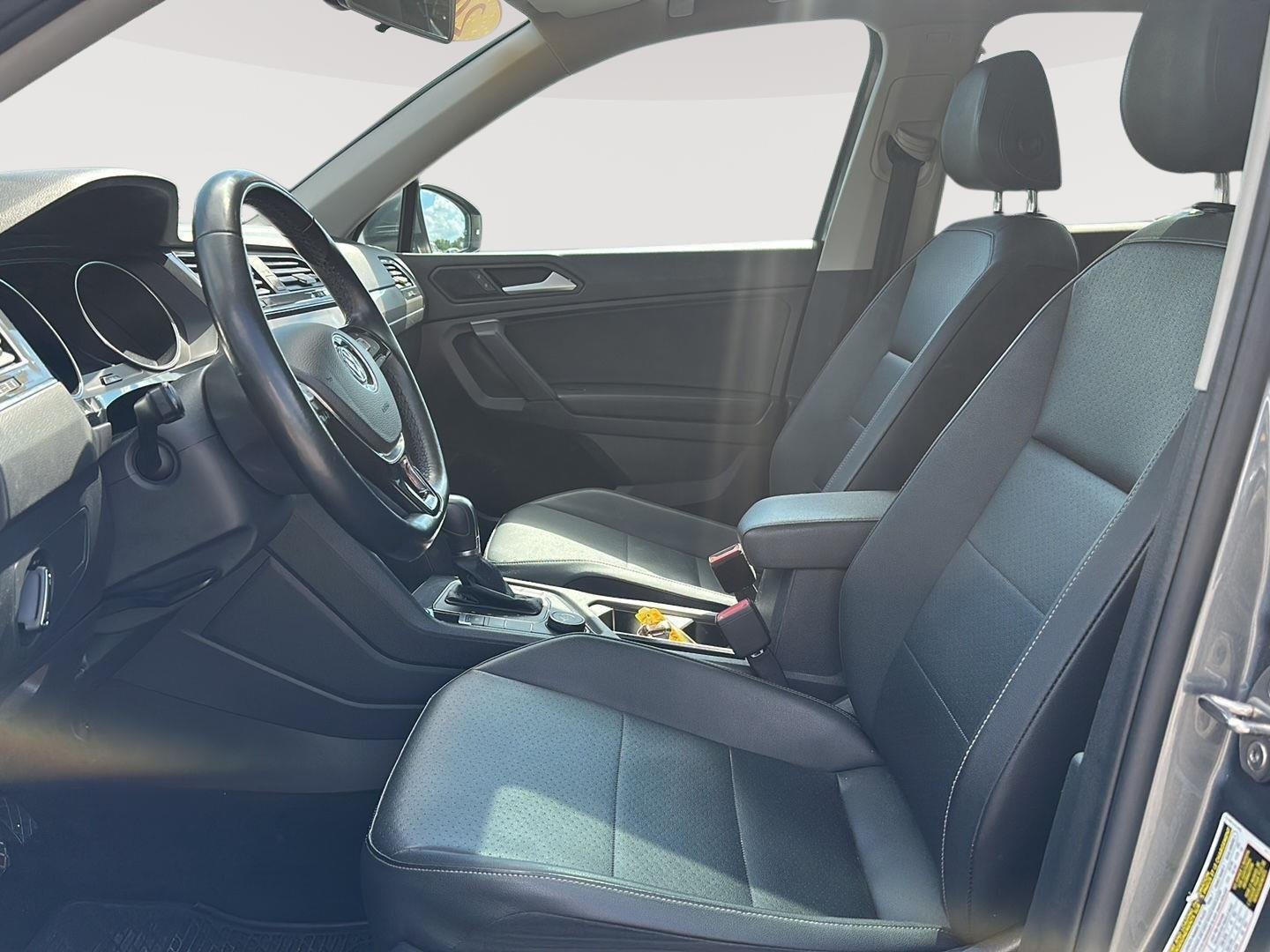 Used 2019 Platinum Gray Metallic Volkswagen SE image 4