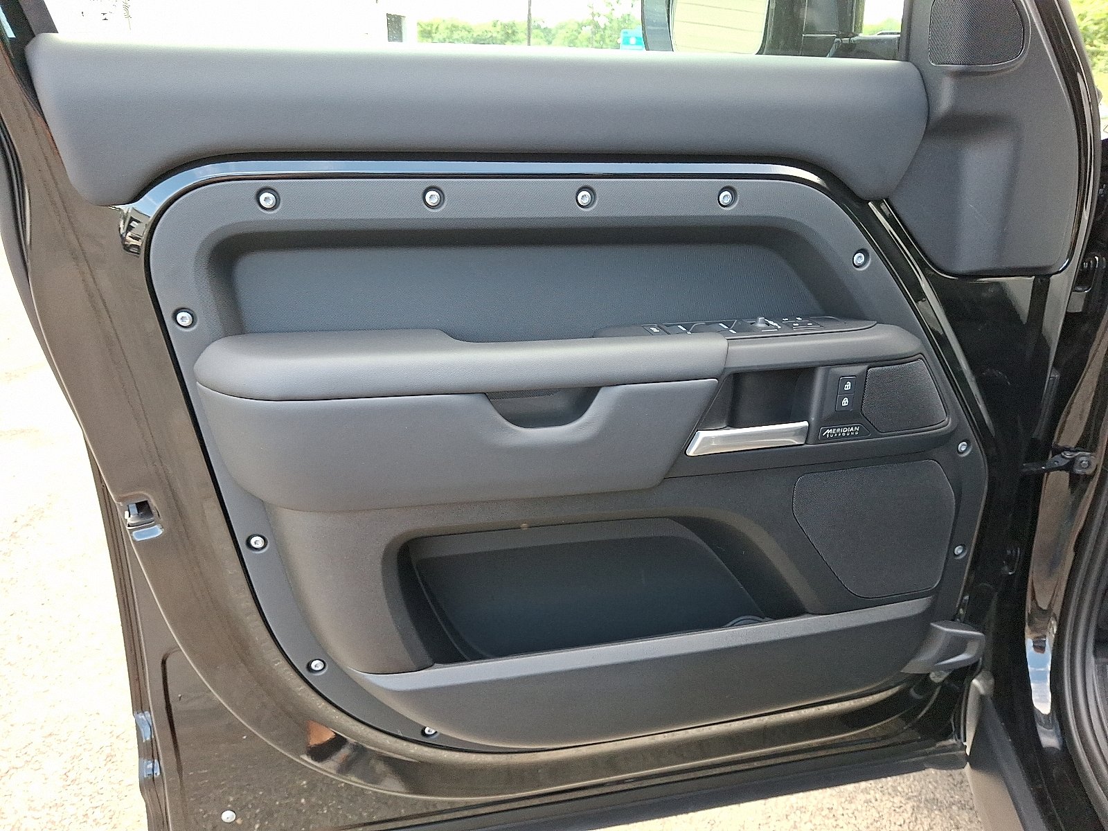 2025 Land Rover Defender X-Dynamic SE - Photo 13