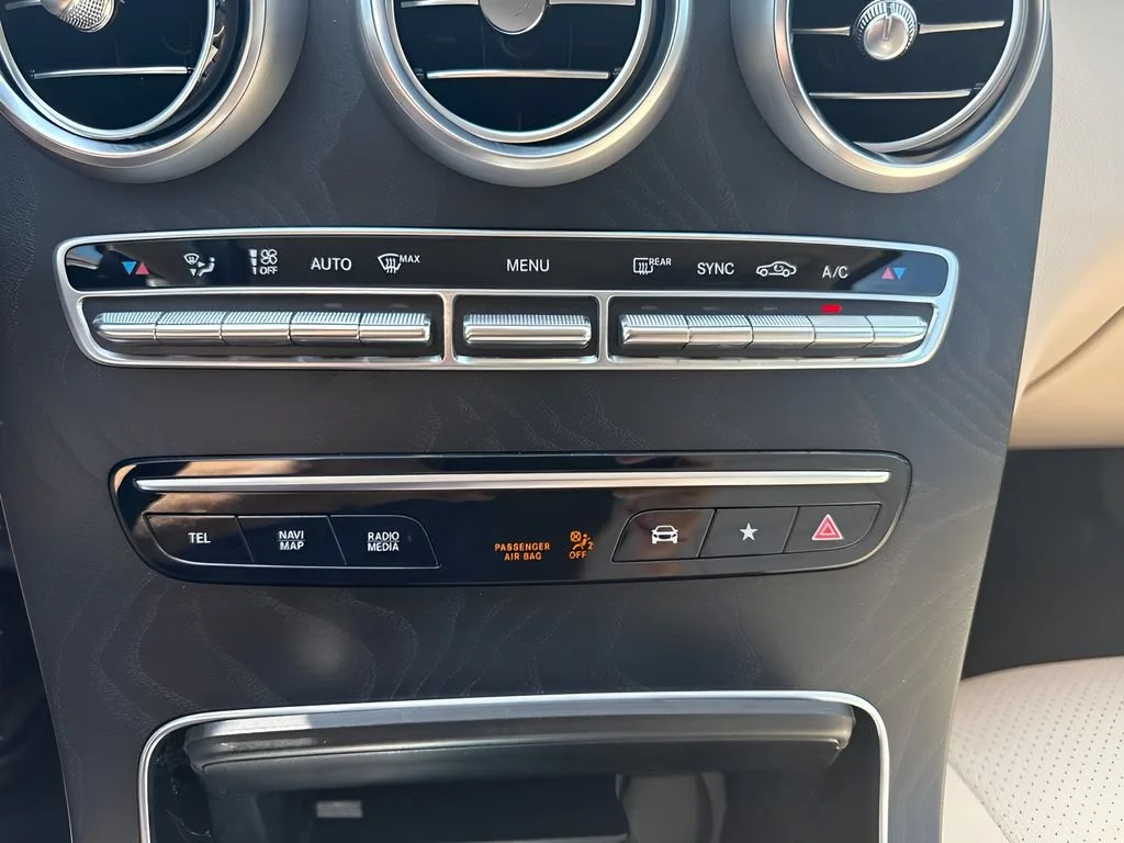 Used 2022  Mercedes-Benz GLC 300 image 21