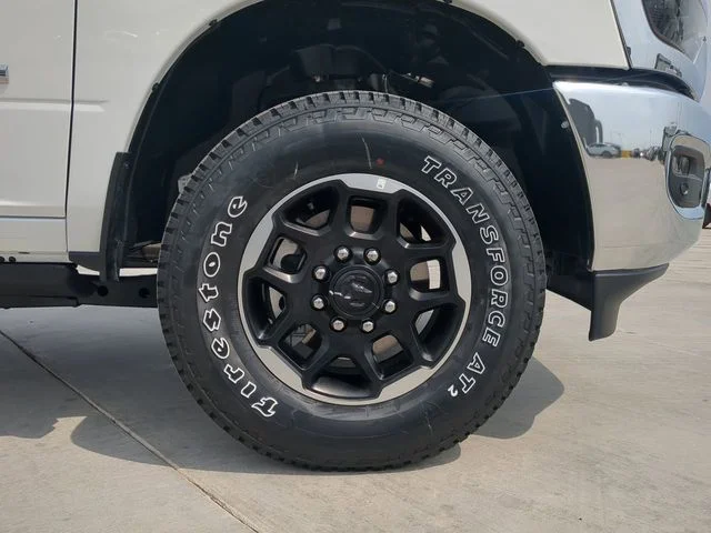 New 2025 Bright White Clear-Coat Exterior Paint RAM Laramie image 10