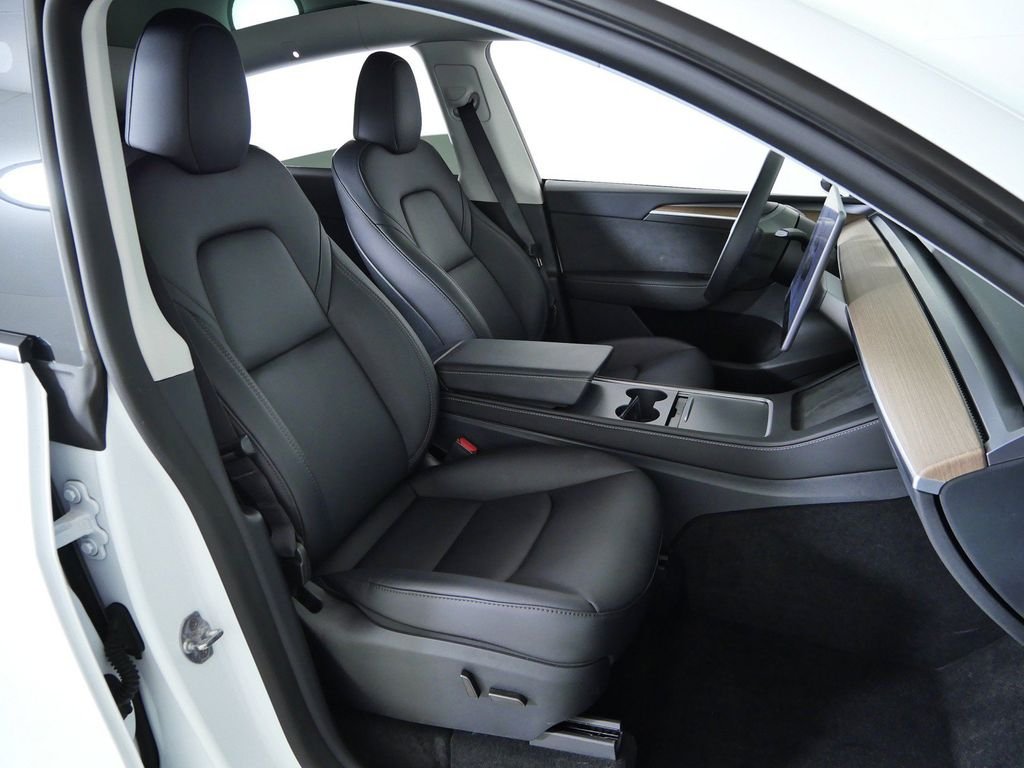 Used 2025  Tesla Long Range image 22
