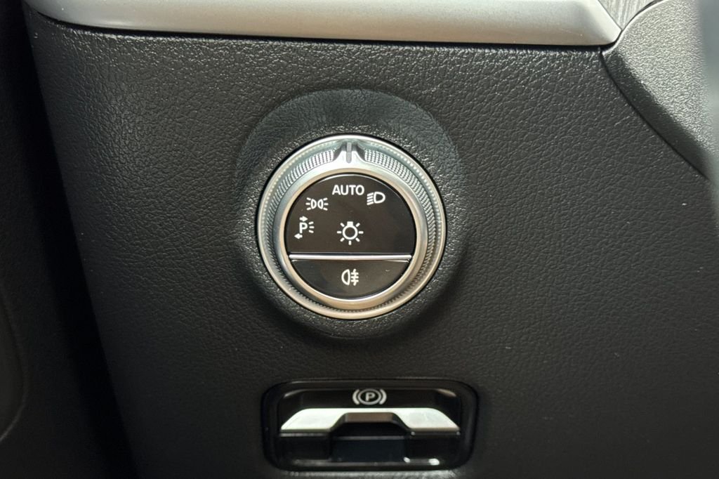 2024 Mercedes-Benz C-Class Sedan C 300 - Photo 31