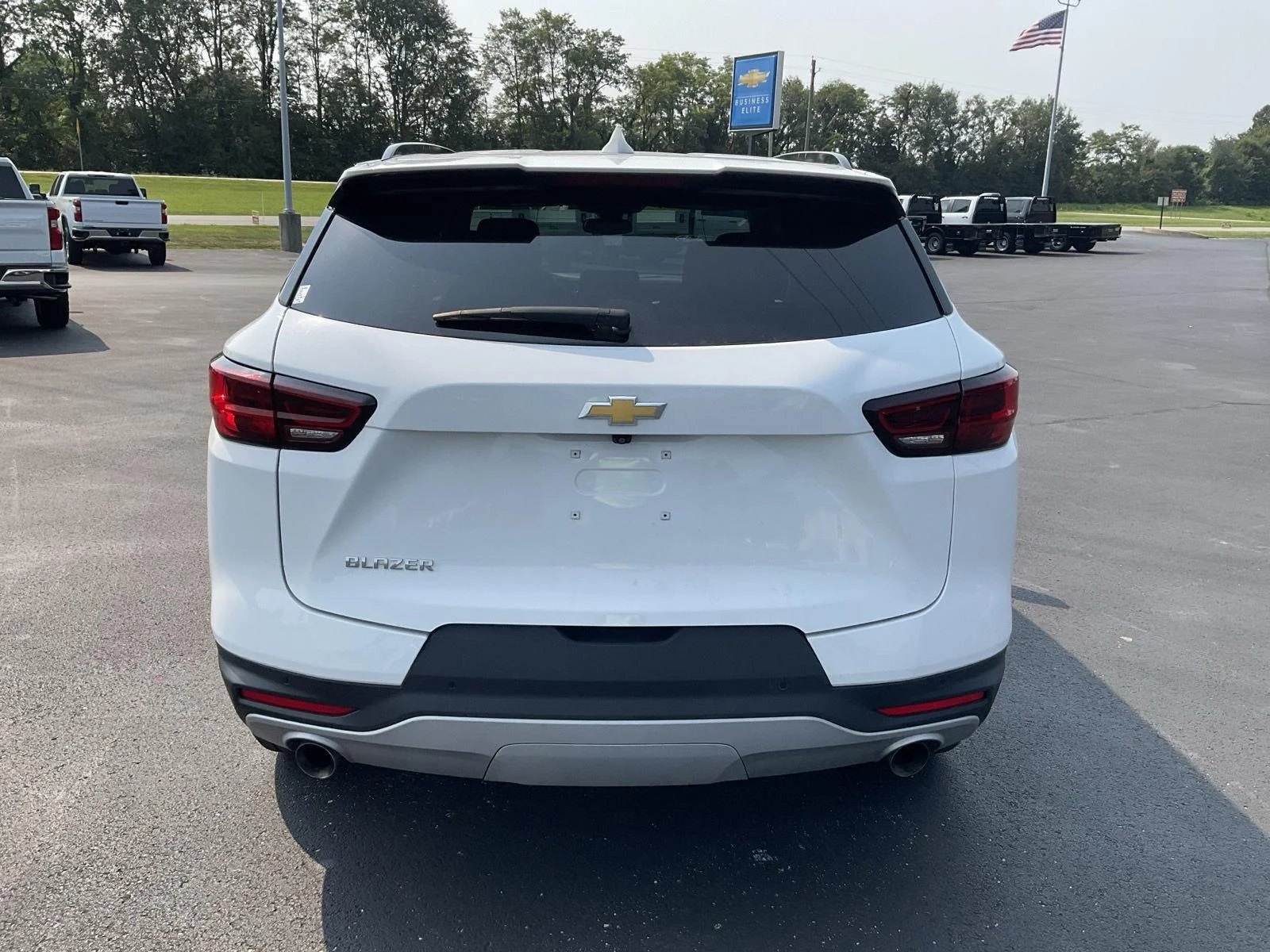 Used 2024 Summit White Chevrolet LT image 7