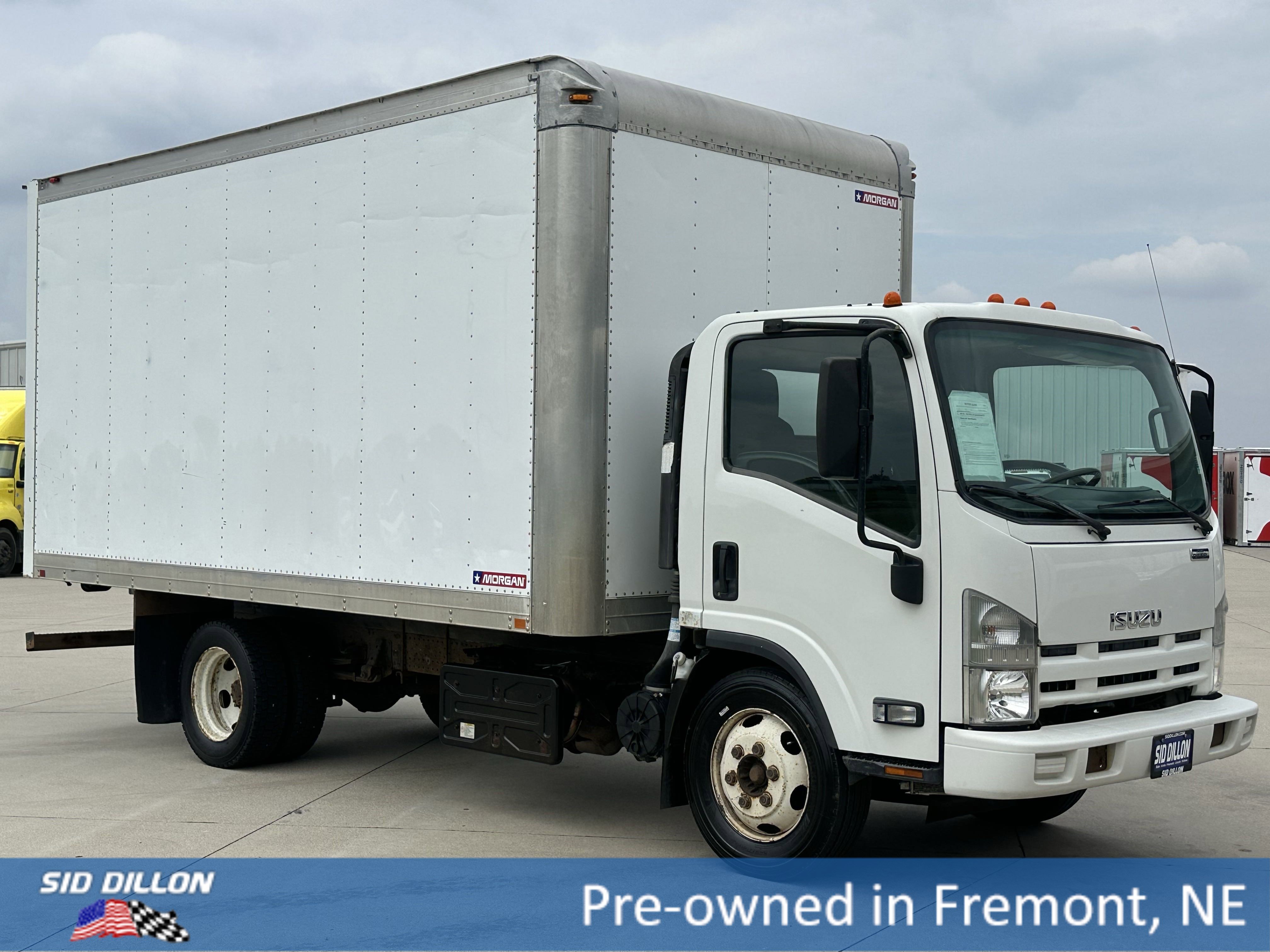 Used 2015 White Isuzu 4x2 2dr 71.0 in. BBC Tilt Cab image 7