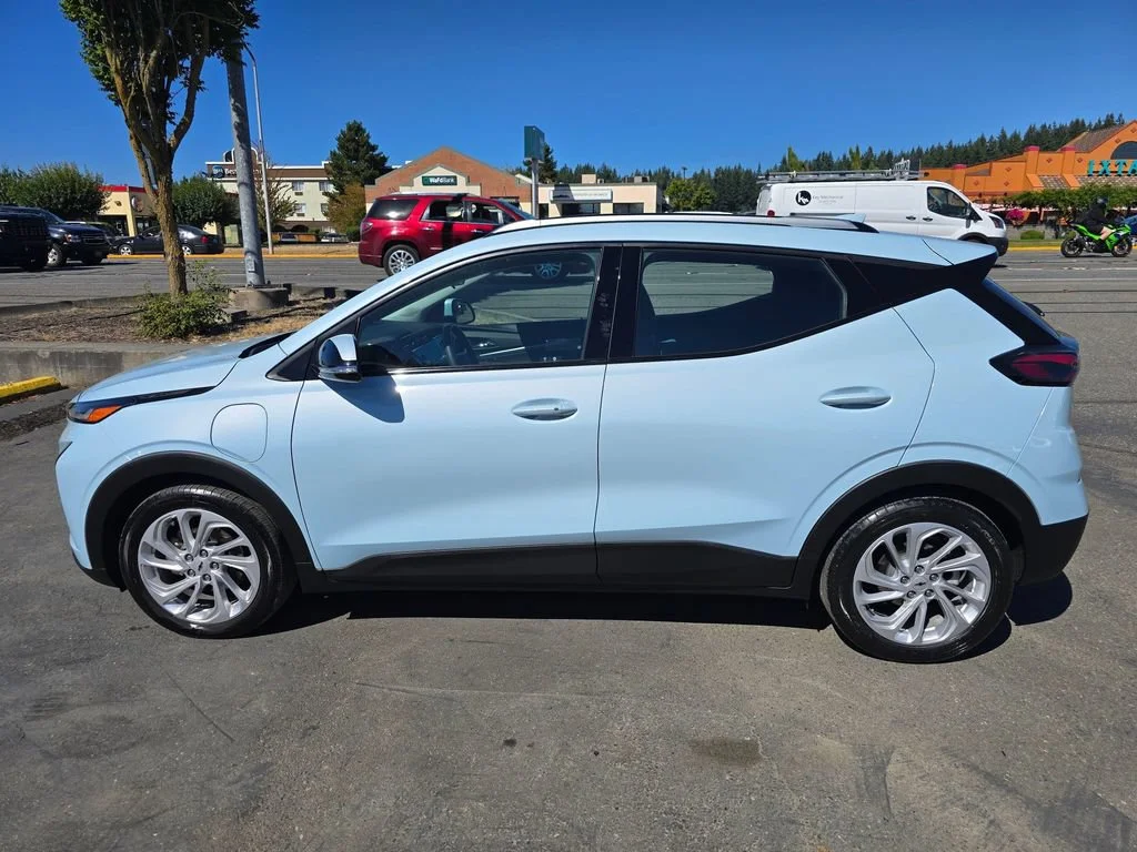 Used 2022 ICE BLUE METALLIC Chevrolet LT image 4