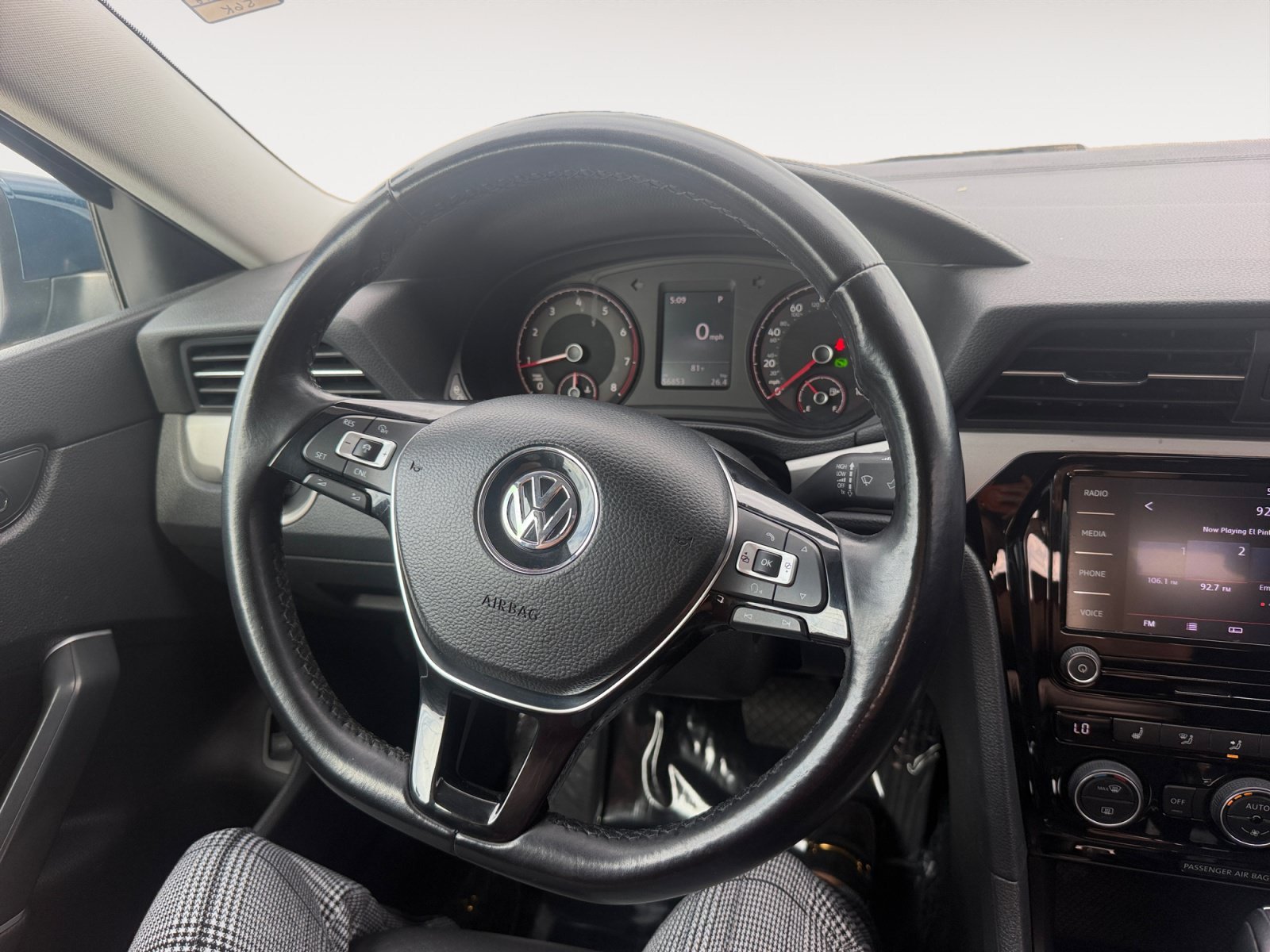 Used 2020 Tourmaline Blue Metallic Volkswagen 2.0T SE image 13