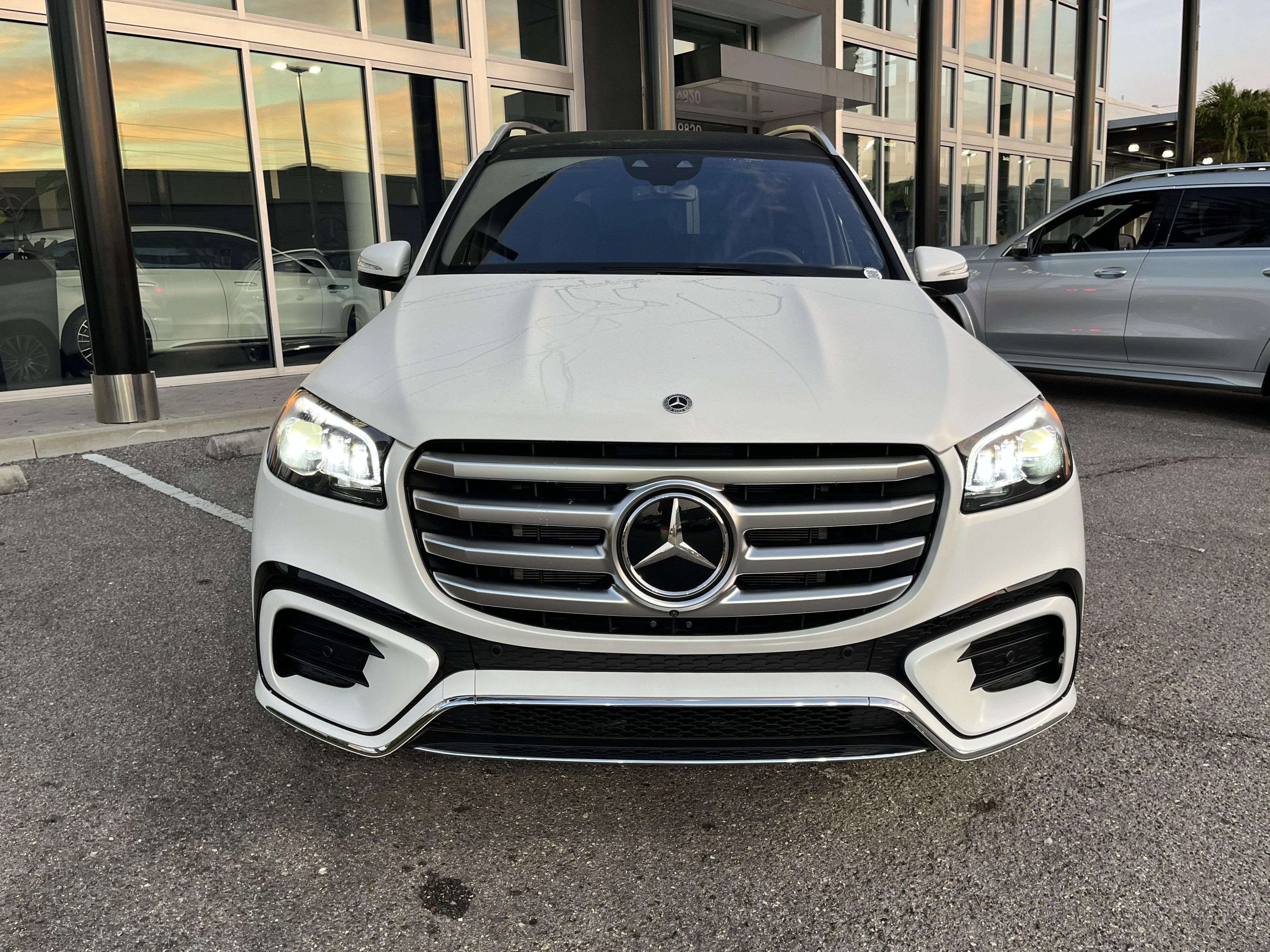 New 2026 MANUFAKTUR Moonlight White Magno Mercedes-Benz GLS 580 image 10