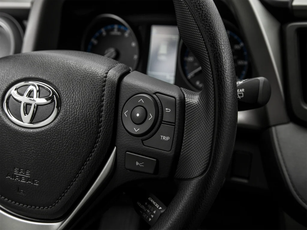 Used 2018 Silver Toyota LE image 48