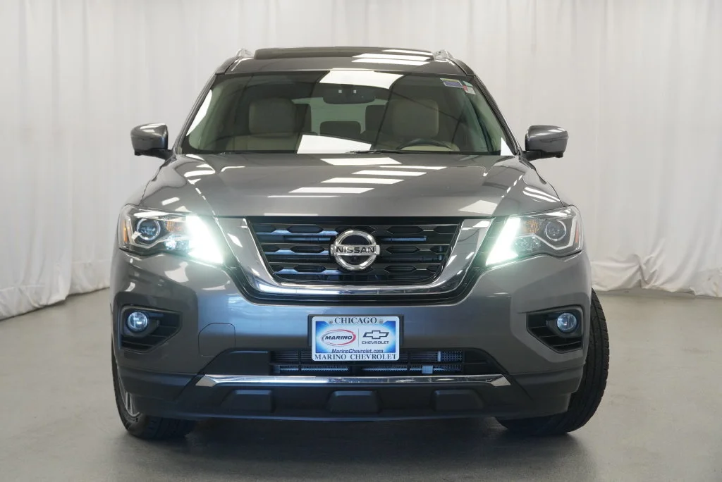 Used 2017 Gun Metallic Nissan Platinum image 12