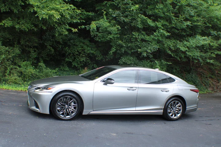 Used 2018  Lexus  image 4