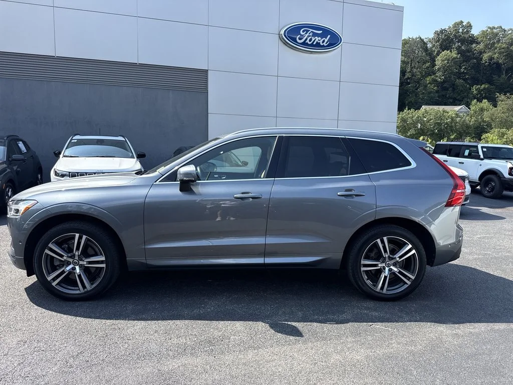 Used 2019 Gray Volvo T6 Momentum image 2