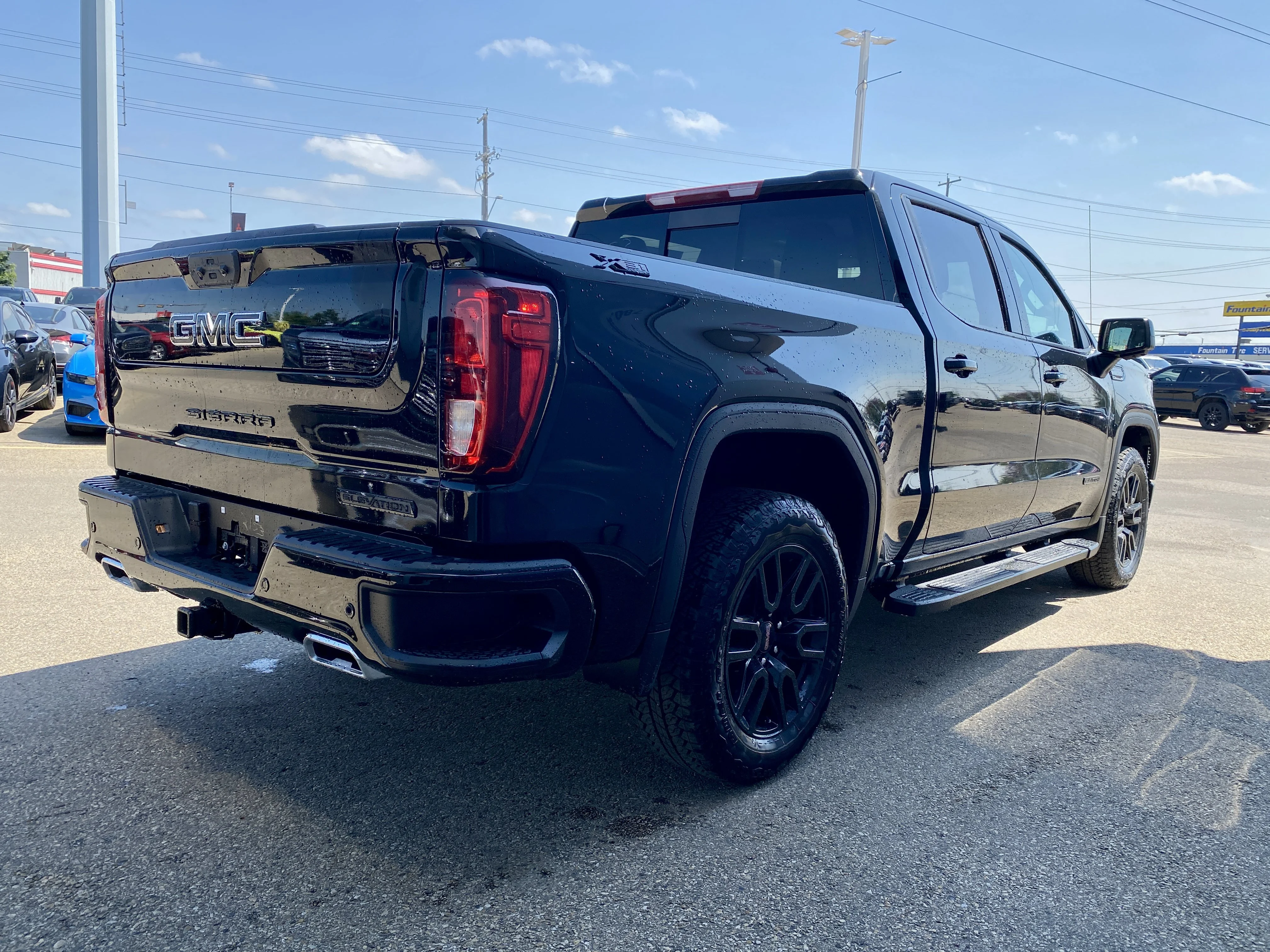 New 2026 ONYX BLACK GMC Elevation image 7