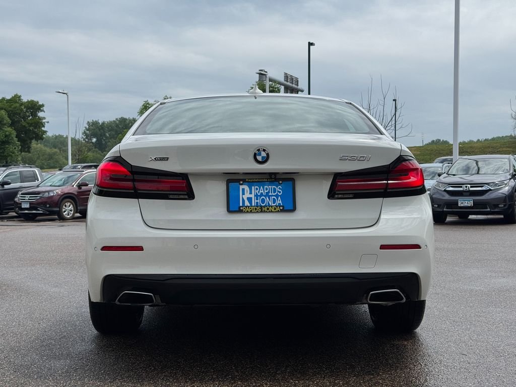 Used 2021 Alpine White BMW 530i xDrive image 4