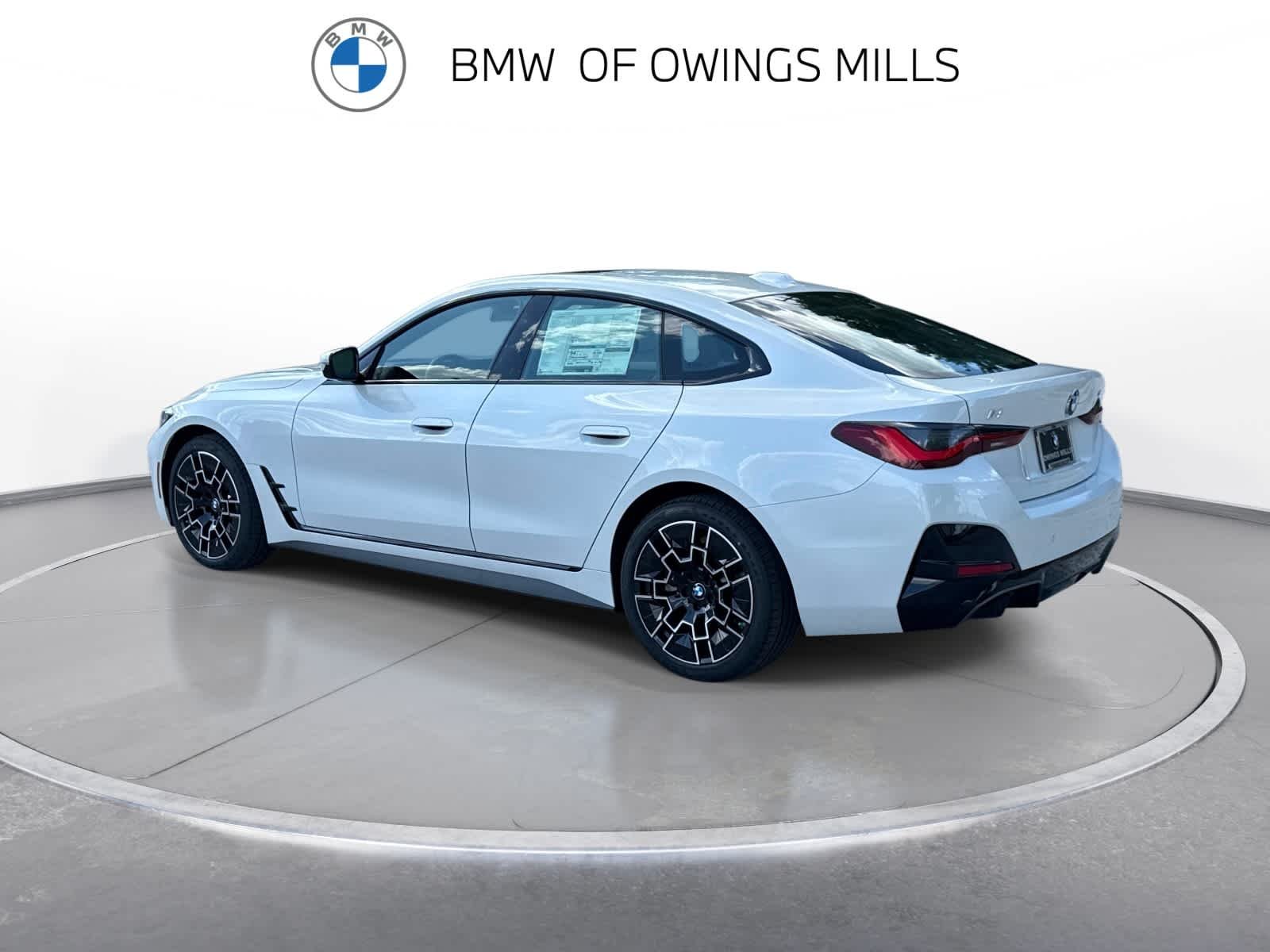 New 2026 Mineral White Metallic BMW xDrive40 image 6
