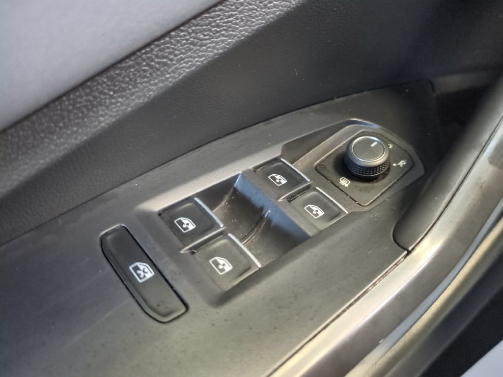 2025 Volkswagen Jetta SE - Photo 39