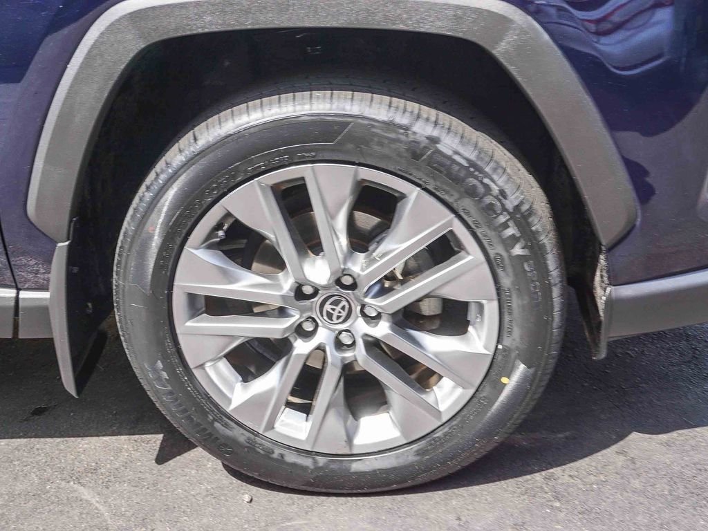 Used 2023  Toyota XLE Premium image 9