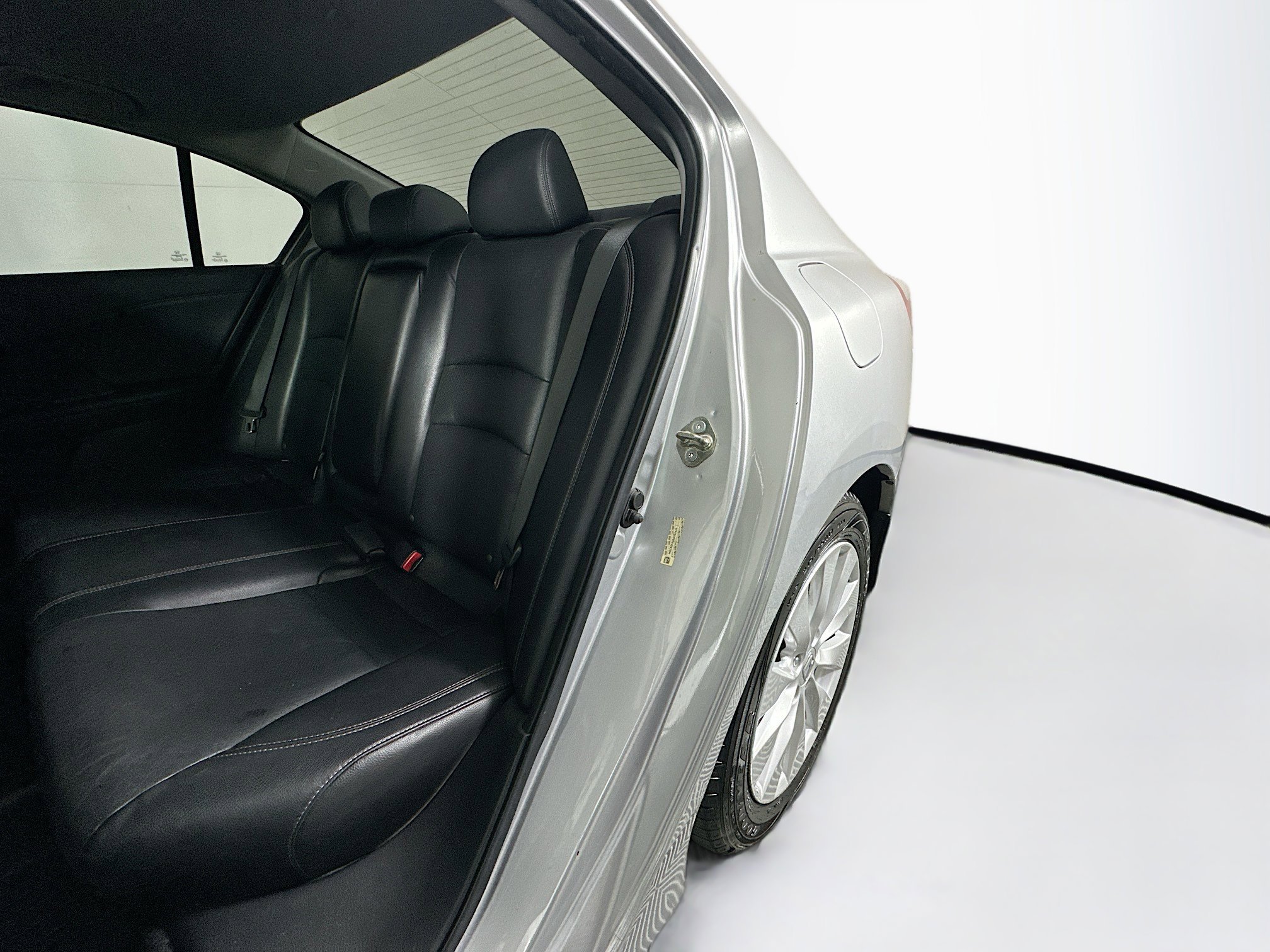 Used 2014 Silver Honda EX-L image 26