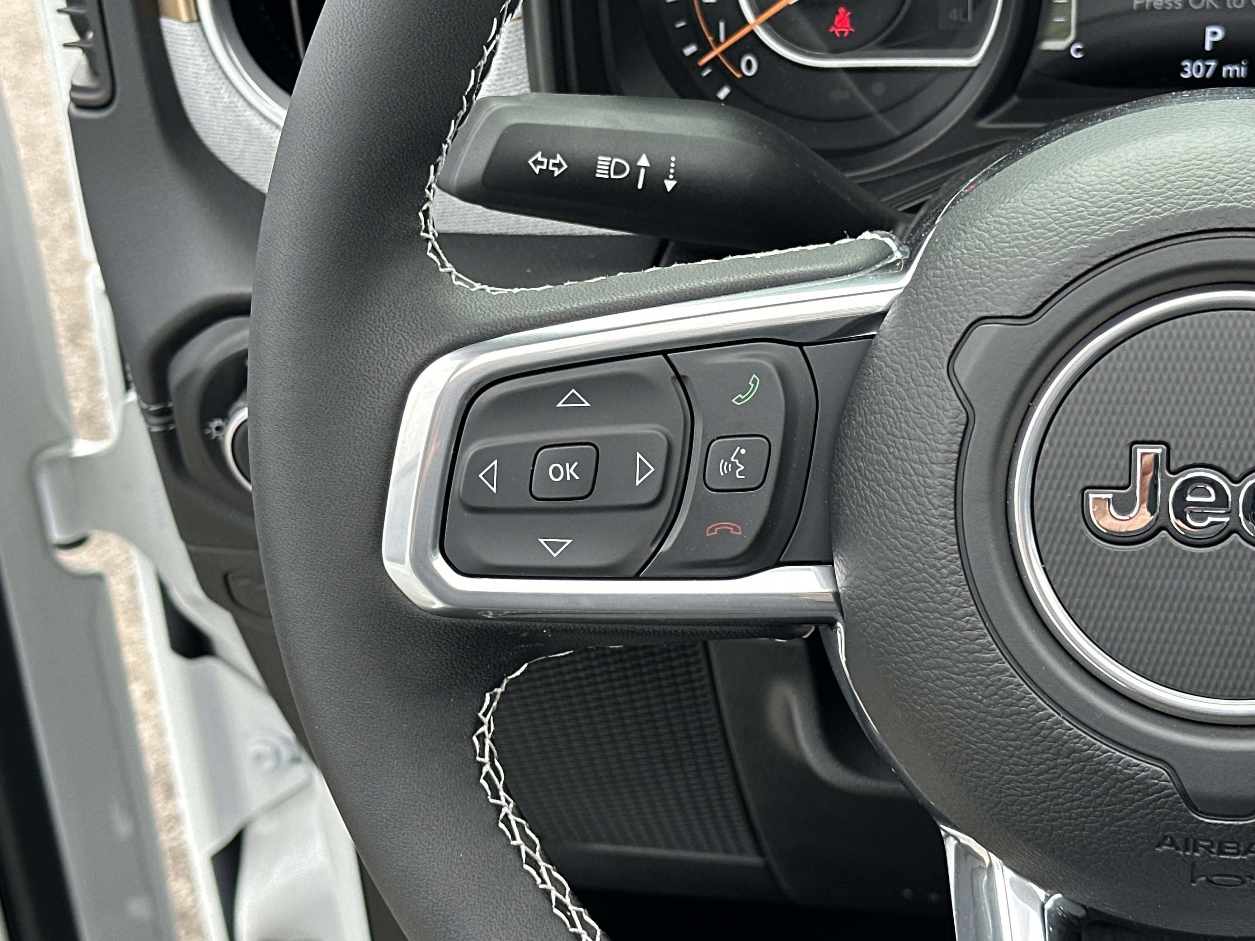 2025 Jeep Wrangler 4-Door Sahara - Photo 25
