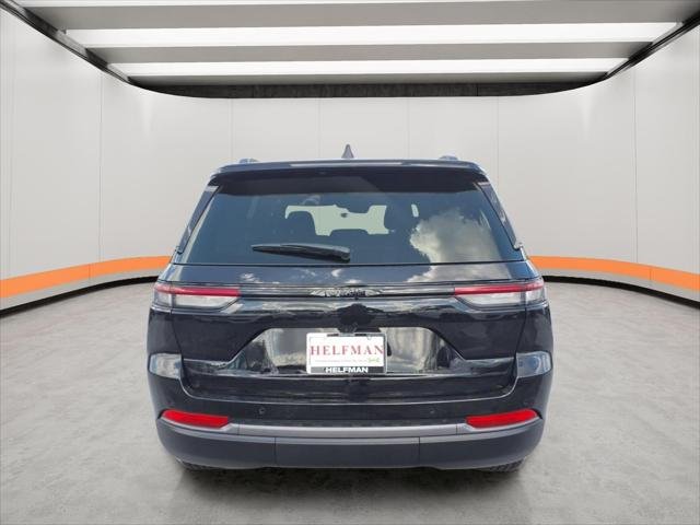 New 2026 Diamond Black Crystal Pearl-Coat Exterior Paint Jeep Laredo image 5