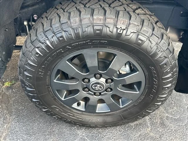 Used 2025 White Toyota Base image 38