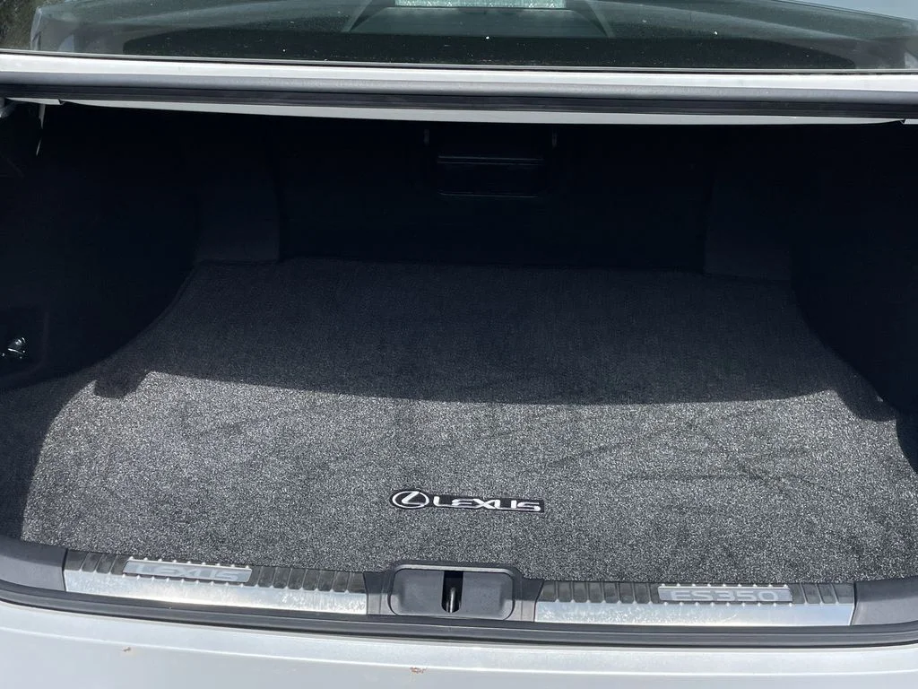 Used 2023 White Lexus 350 image 9
