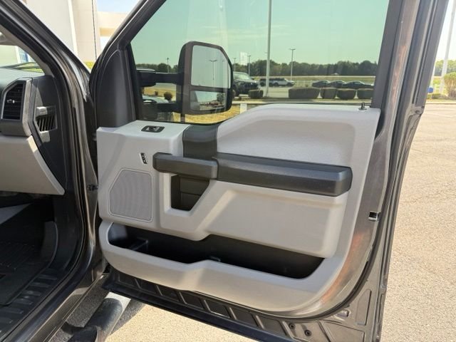 Used 2019 Magnetic Ford XL image 5