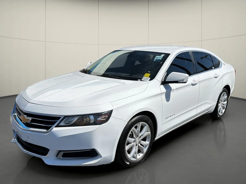 Used 2017 White Chevrolet LT image 3
