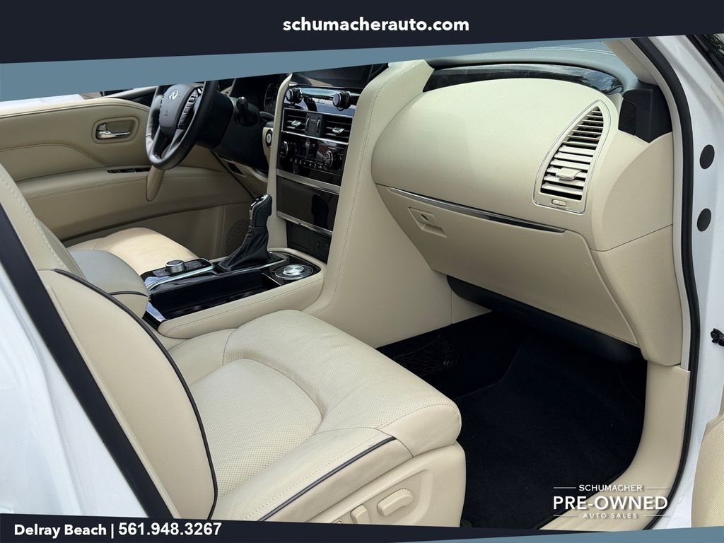 Used 2024 White INFINITI LUXE image 17