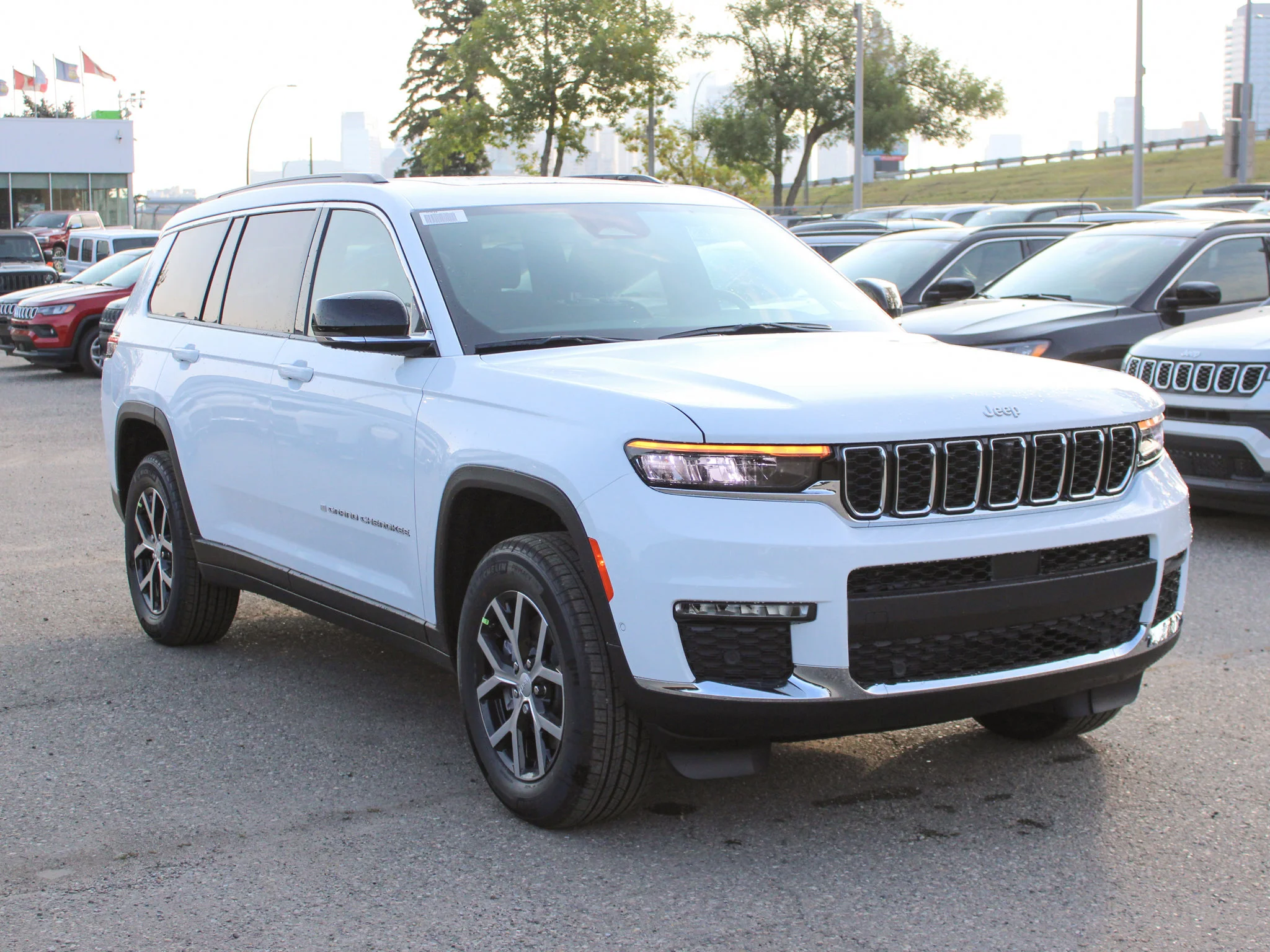 New 2025 White Jeep Limited* 4x4 image 5