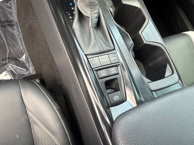 2025 Toyota Camry SE - Photo 7