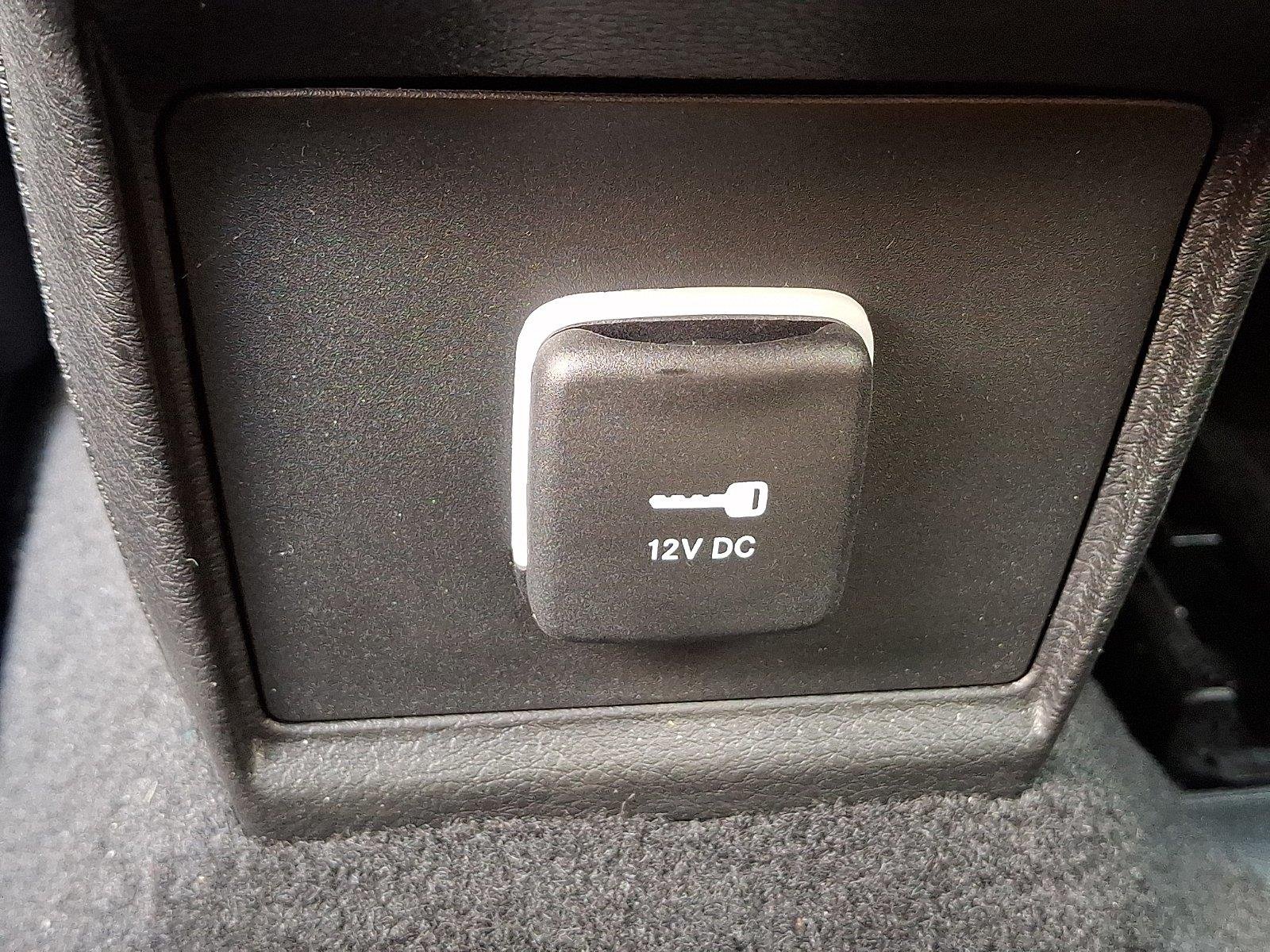 Used 2023 Billet Silver Metallic Clearcoat Jeep Latitude Lux image 12