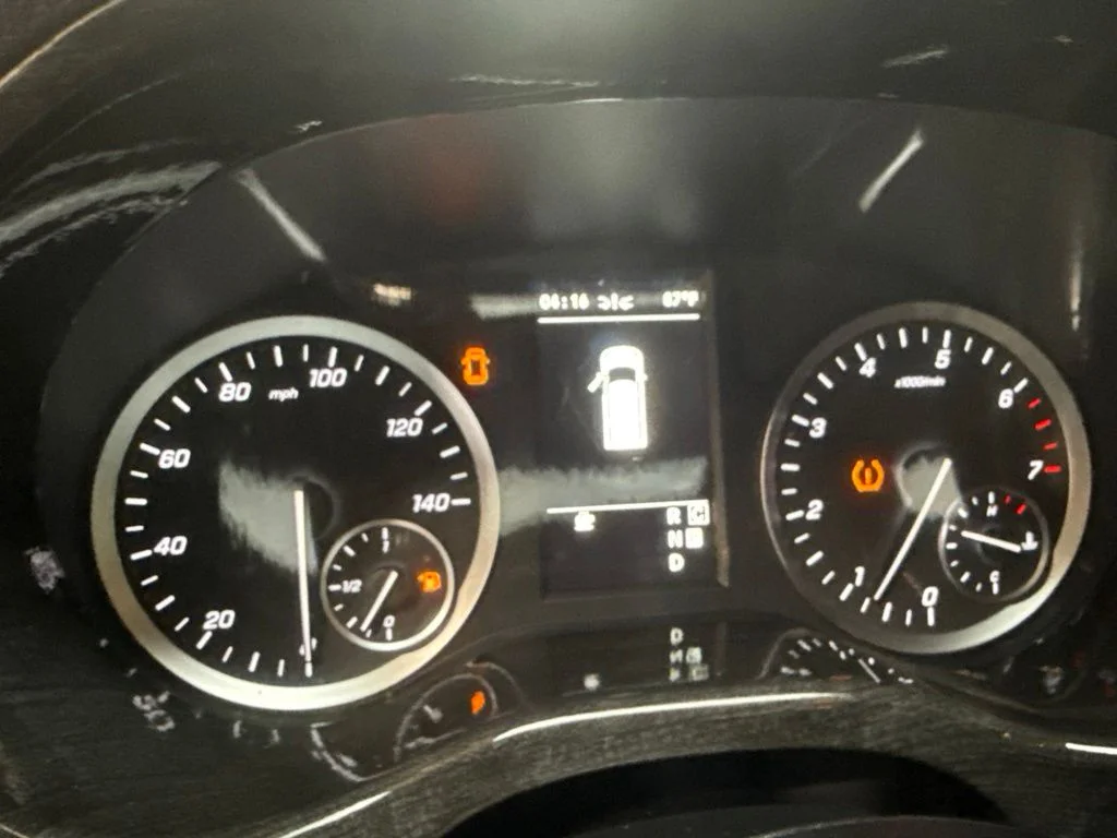 Used 2022  Mercedes-Benz Passenger image 26