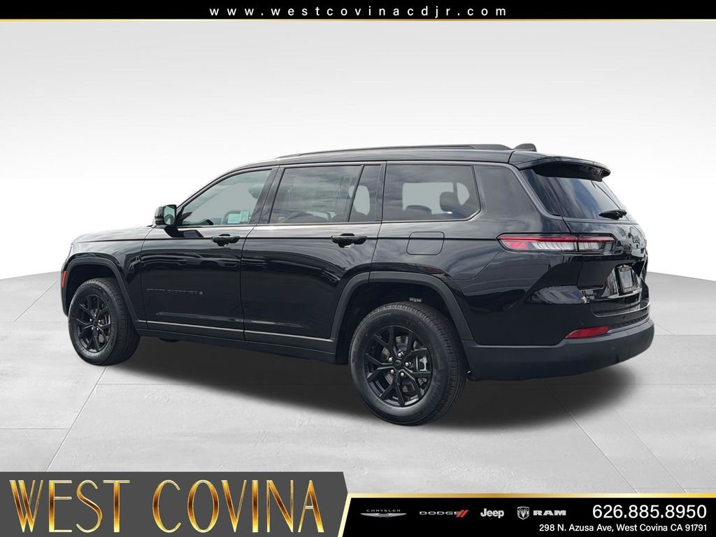 New 2026 Diamond Black Crystal Pearl-Coat Exterior Paint Jeep Altitude image 3