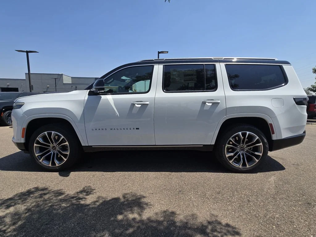 New 2026 Bright White Clearcoat Jeep Summit Reserve image 8